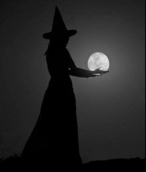 Ведьма и Луна