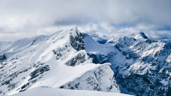 Заснеженные горы