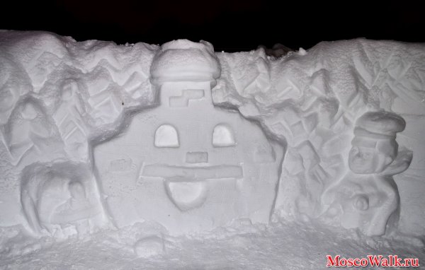 Фигура из снега печка