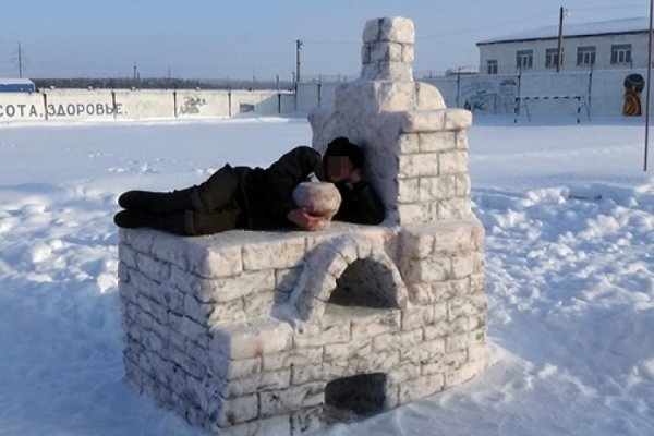 Снежная фигура печь