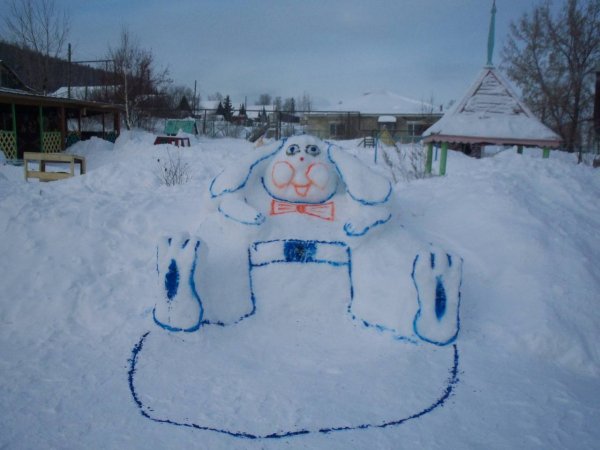 Змейка из снега