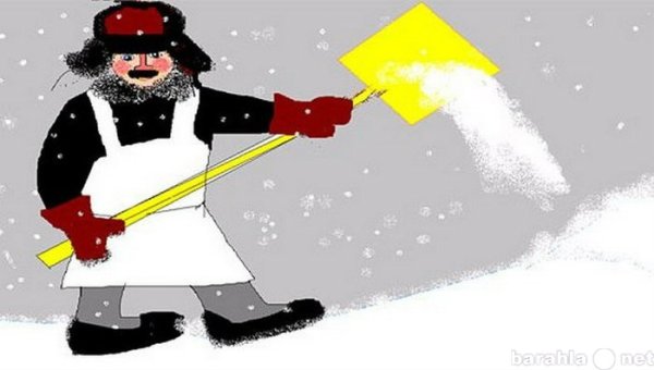 Дворник с лопатой зимой