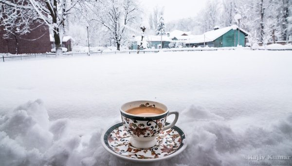 Зимний пейзаж и кофе