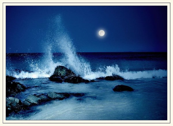 Море шторм Луна