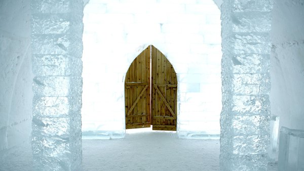 Потолок ледяной дверь скрипучая