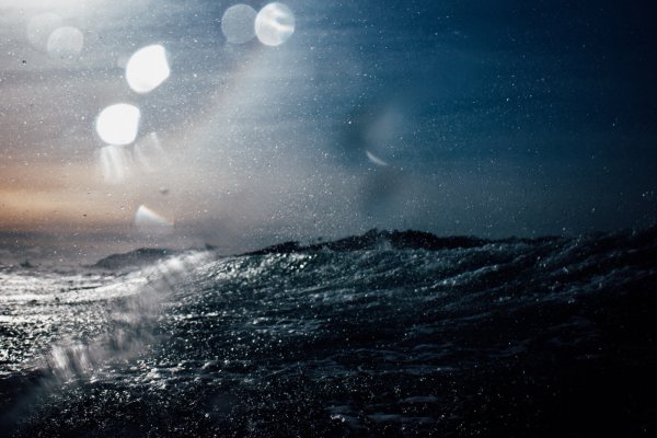 Дождь на море