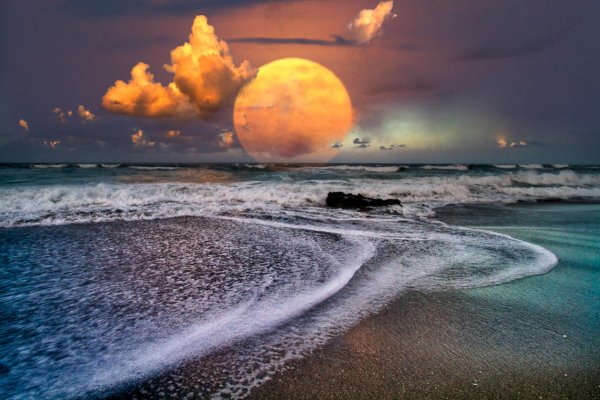 Красивое море ночью