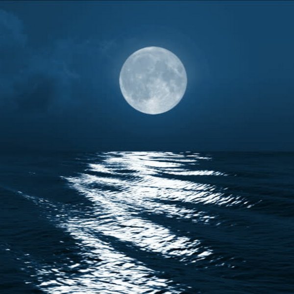 Отражение Луны в воде