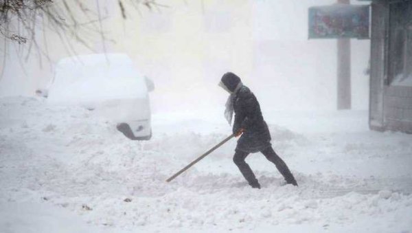 Дворник зимой прикол