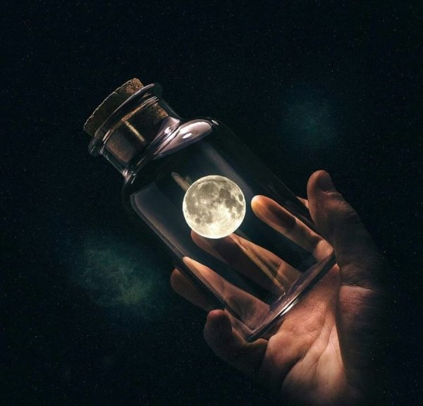 Магический флакон в руке