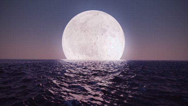 Большая Луна в Арктике