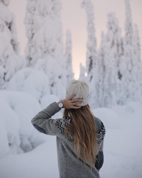 Картинки девушки зимой со спины на аву — красивые и прикольные