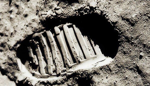 Отпечаток Нила Армстронга на Луне