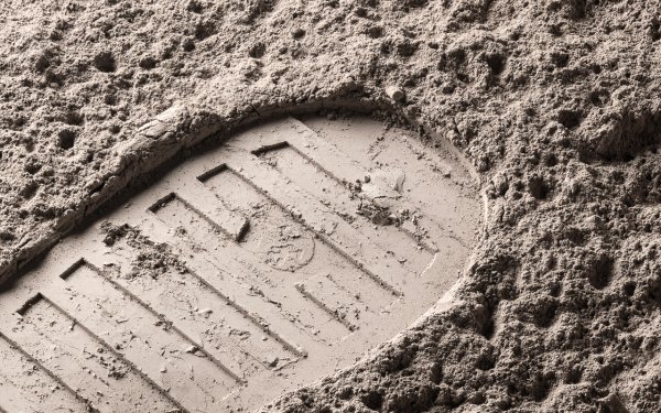 Следы на Луне