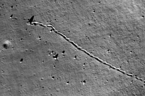 Борозды на Луне