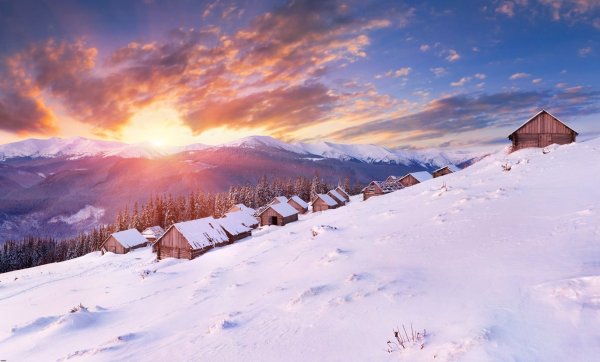 Снежные горы и солнце