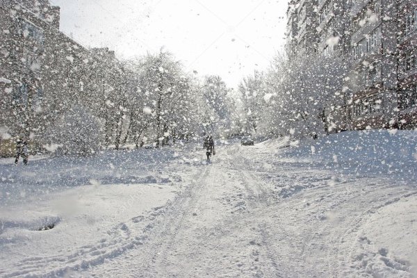 Крупные хлопья снега