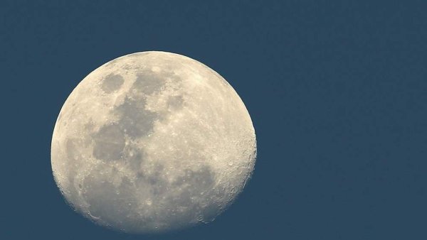 Прямая трансляция с Луны