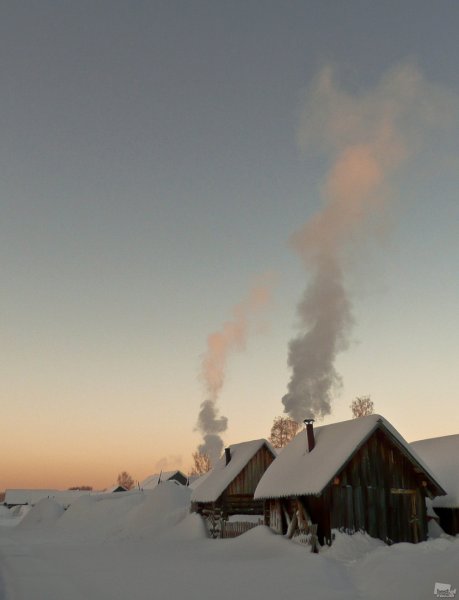 Дым из трубы домика