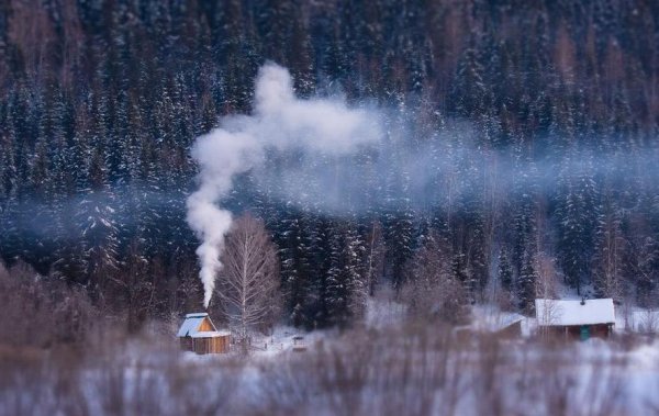 Домик зимний дым