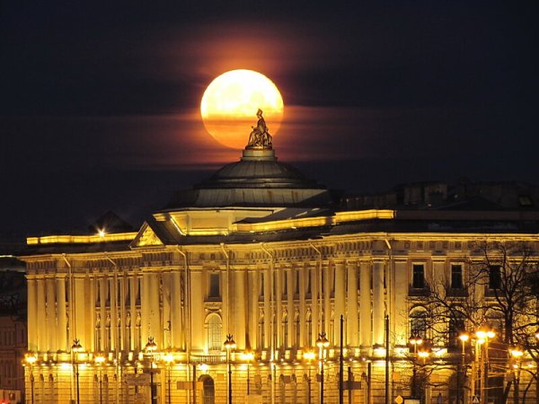Суперлуние в Санкт-Петербурге