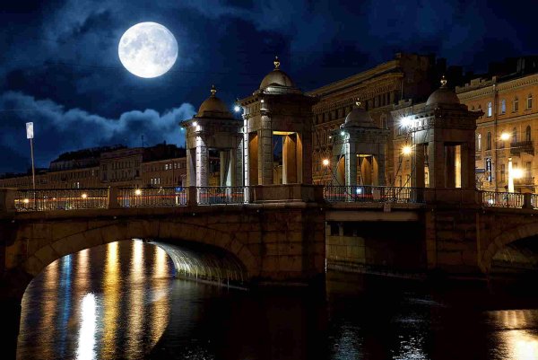 Мост Ломоносова в Санкт-Петербурге ночью