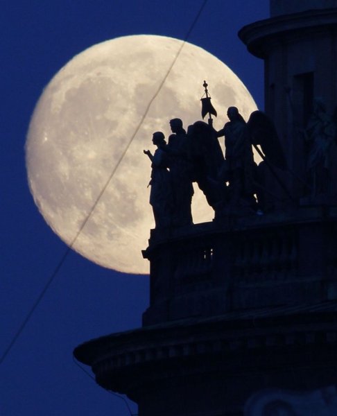 Полнолуние в Санкт-Петербурге