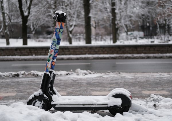 Снежный электросамокат