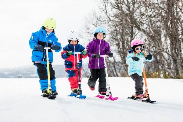 Зимний самокат на лыжах для детей