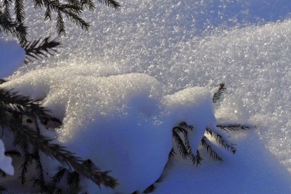 Блестящий снег