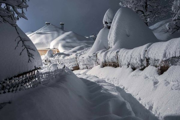 Много снега