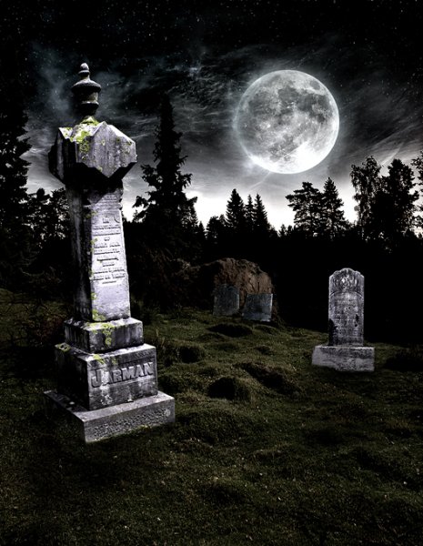 Кладбище в полнолуние