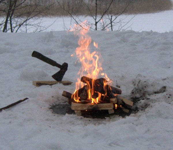Костер на снегу