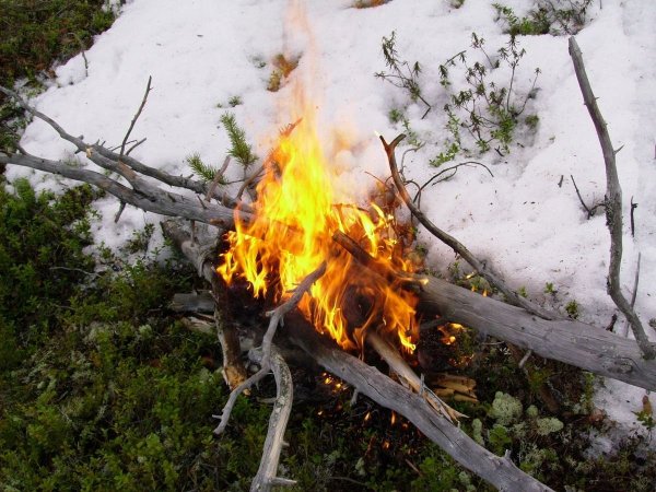 Костер на снегу