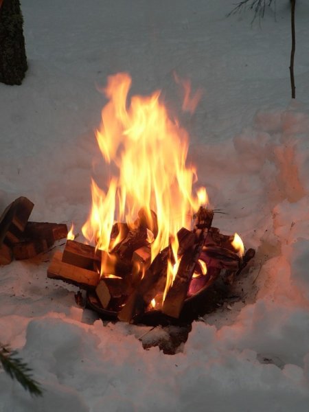 Костер на снегу
