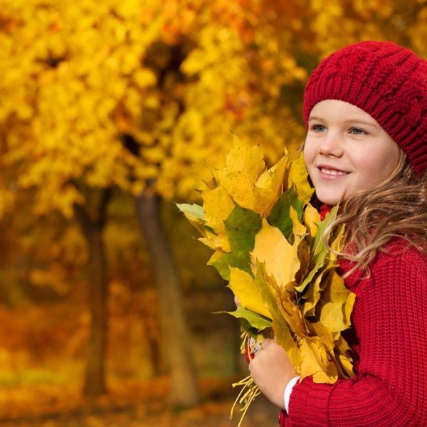 Дети осень листья