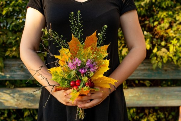 Букет из листьев