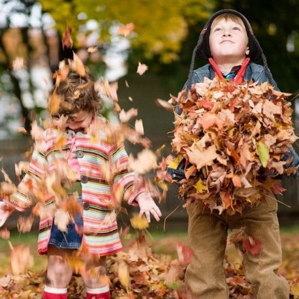 Дети веселье осень