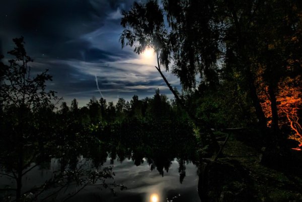 Озеро ночью