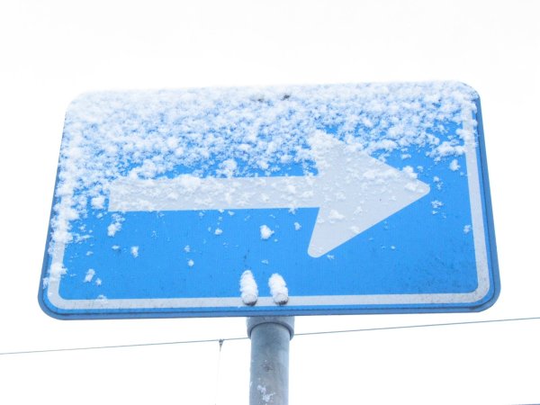 Глубокий снег дорожные знаки