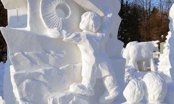 Снежные скульптуры Уолт Дисней