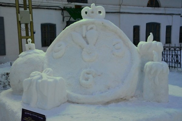 Оригинальные снежные скульптуры