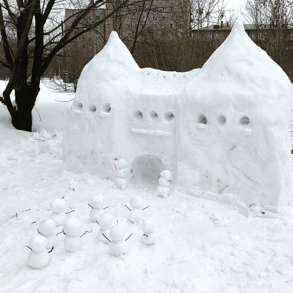 Необычные постройки из снега