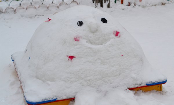 Постройка снежной горки