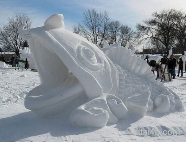 Необычные снежные скульптуры