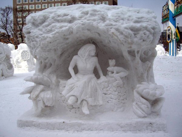 Скульптуры из снега к Рождеству
