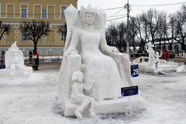 Оригинальные снежные скульптуры