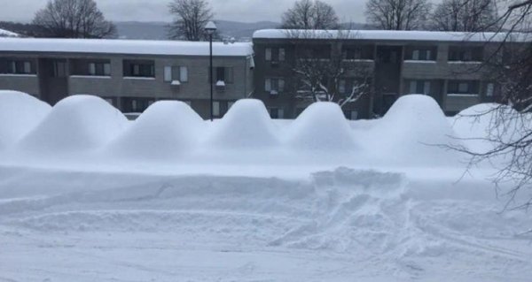 Город завалило снегом