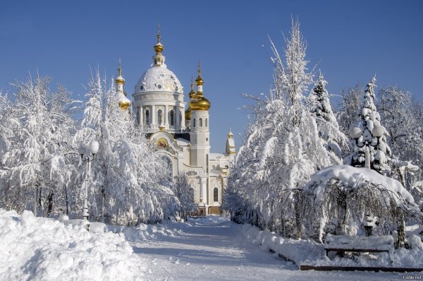 Храм в Донецке зимой