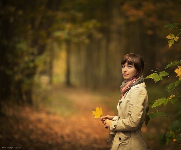 Портрет в осеннем лесу
